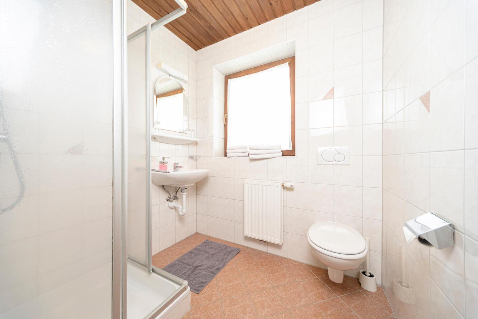 Gasthof Pension Knapp Strass im Zillertal Quarto foto